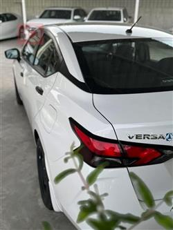 نيسان فيرسا